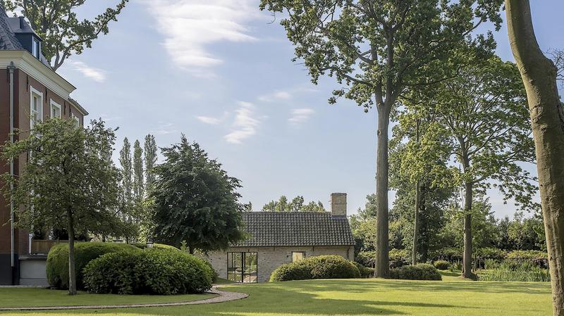 Terreno verde del château privado con aparcamiento, entre Knokke y Brujas
